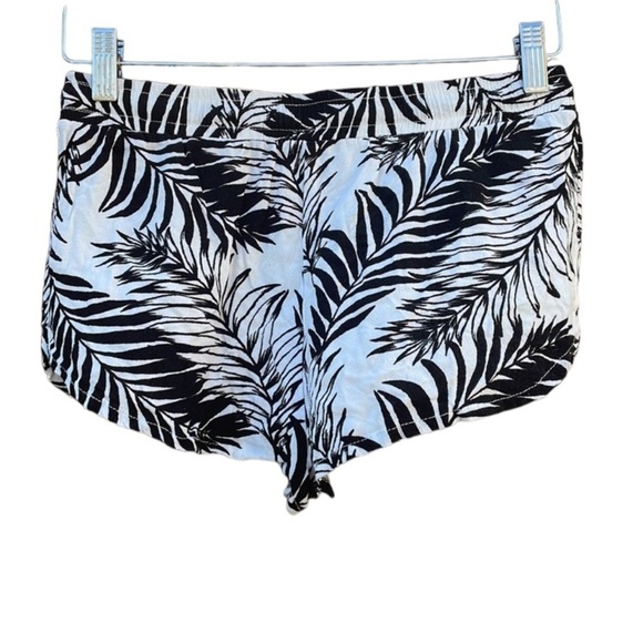 Kendall & Kylie size small shorts - Picture 2 of 4